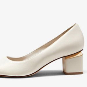 Pointed high heel single shoe woman